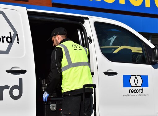 19/04/2021 5 bonnes raisons de choisir record pour installer et maintenir ses portes automatiques