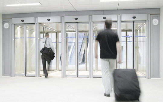 record FlipFlow TWIN – Système de sas surveillé par capteurs à deux portes automatiques